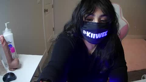 Snapshot of kiiwee chatting on 05-13-26, 03:26 KIIWEE online show from 05-13-26, 03:26