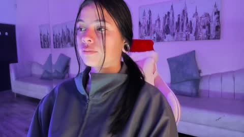 Snapshot of kiki_cams chatting on 12-31-24, 04:49 kIKI online show from 12-31-24, 04:49