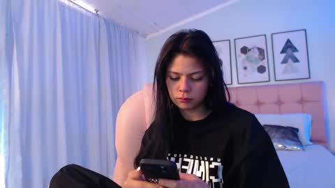 Snapshot of kiki_cams chatting on 10-15-25, 02:39 kIKI online show from 10-15-25, 02:39