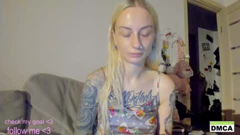 Snapshot of kiki_cute__ chatting on 10-20-25, 04:51 Kiki online show from 10-20-25, 04:51