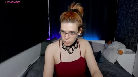 Snapshot of kiki_krash chatting on 12-06-24, 01:33 Kiki online show from 12-06-24, 01:33