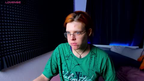 Snapshot of kiki_krash chatting on 12-18-24, 10:30 Kiki online show from 12-18-24, 10:30