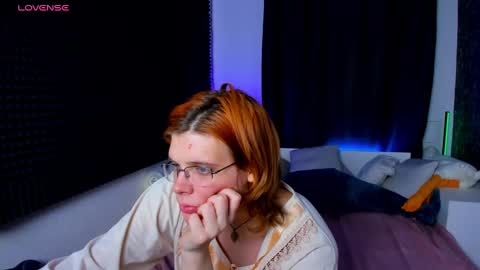 Snapshot of kiki_krash chatting on 12-18-24, 06:03 Kiki online show from 12-18-24, 06:03