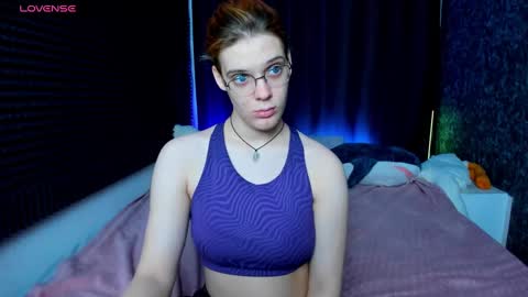 Snapshot of kiki_krash chatting on 01-14-25, 10:27 Kiki online show from 01-14-25, 10:27