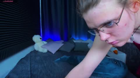 Snapshot of kiki_krash chatting on 02-14-25, 04:31 Kiki online show from 02-14-25, 04:31