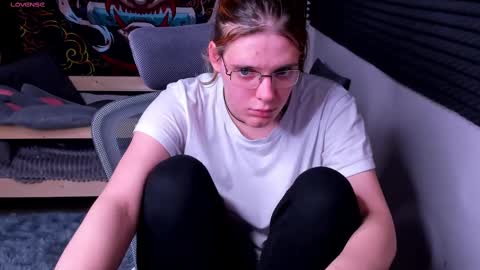 Snapshot of kiki_krash chatting on 02-21-25, 04:48 Kiki online show from 02-21-25, 04:48