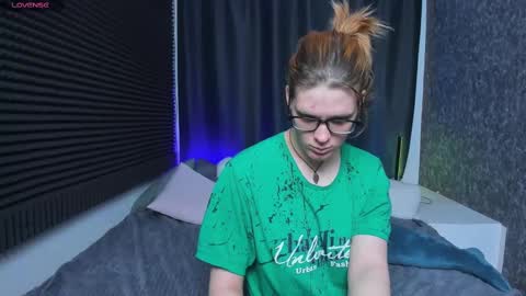 Snapshot of kiki_krash chatting on 02-24-25, 01:21 Kiki online show from 02-24-25, 01:21