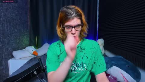 Snapshot of kiki_krash chatting on 02-25-25, 10:15 Kiki online show from 02-25-25, 10:15