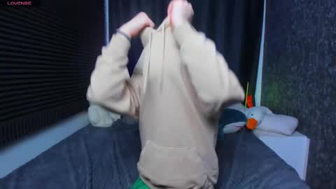 Snapshot of kiki_krash chatting on 02-27-25, 10:37 Kiki online show from 02-27-25, 10:37