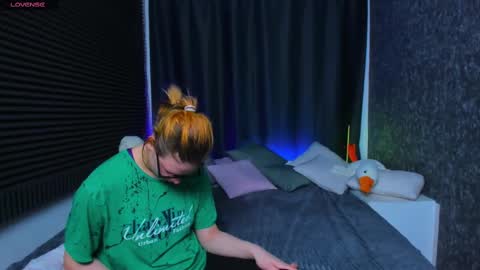 Snapshot of kiki_krash chatting on 02-27-25, 01:38 Kiki online show from 02-27-25, 01:38