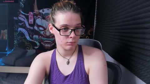 Snapshot of kiki_krash chatting on 03-05-25, 02:12 Kiki online show from 03-05-25, 02:12