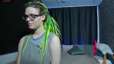 Snapshot of kiki_krash chatting on 09-27-25, 09:47 Kiki online show from 09-27-25, 09:47