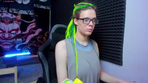 Snapshot of kiki_krash chatting on 09-30-25, 09:58 Kiki online show from 09-30-25, 09:58