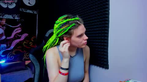 Snapshot of kiki_krash chatting on 10-10-25, 10:03 Kiki online show from 10-10-25, 10:03