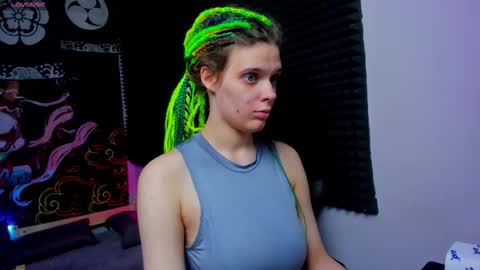 Snapshot of kiki_krash chatting on 10-12-25, 10:25 Kiki online show from 10-12-25, 10:25