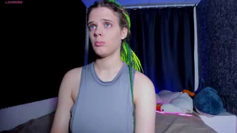 Snapshot of kiki_krash chatting on 10-25-25, 10:01 Kiki online show from 10-25-25, 10:01