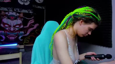 Snapshot of kiki_krash chatting on 10-31-25, 10:05 Kiki online show from 10-31-25, 10:05