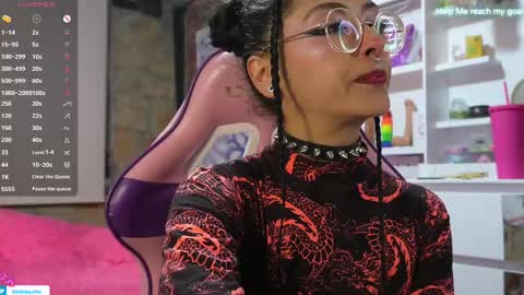 Snapshot of kikilepetite chatting on 02-10-25, 08:42 kiki online show from 02-10-25, 08:42