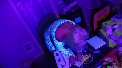 Snapshot of kikilovespartylights chatting on 12-18-24, 10:51 kikilovespartylights online show from 12-18-24, 10:51