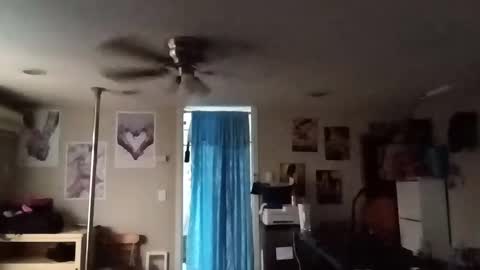 Snapshot of kikilovespartylights chatting on 01-17-25, 04:57 kikilovespartylights online show from 01-17-25, 04:57