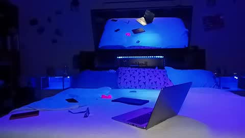 Snapshot of kikilovespartylights chatting on 02-02-25, 07:20 kikilovespartylights online show from 02-02-25, 07:20