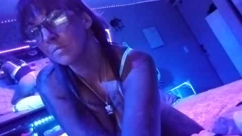 Snapshot of kikilovespartylights chatting on 09-17-25, 09:44 kikilovespartylights online show from 09-17-25, 09:44