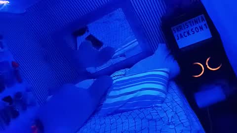 Snapshot of kikilovespartylights chatting on 11-05-25, 08:36 kikilovespartylights online show from 11-05-25, 08:36