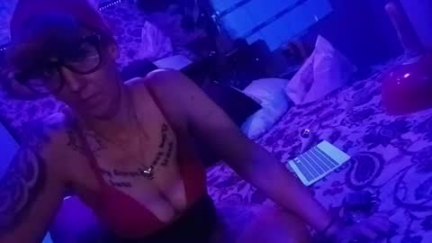 Snapshot of kikilovespartylights chatting on 03-15-26, 09:59 kikilovespartylights online show from 03-15-26, 09:59