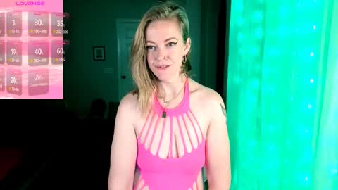 Snapshot of kiks823 chatting on 10-18-25, 09:43 ONLY FANS Britteebee online show from 10-18-25, 09:43