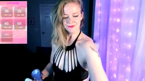 Snapshot of kiks823 chatting on 10-31-25, 10:05 ONLY FANS Britteebee online show from 10-31-25, 10:05