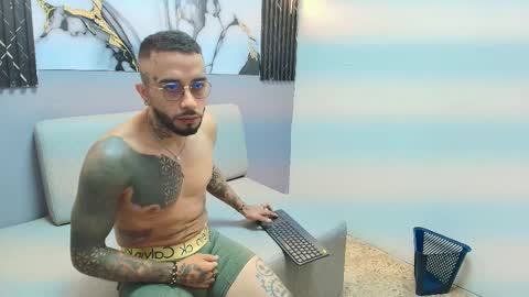 Snapshot of kile_nolan chatting on 10-31-25, 10:44 kile online show from 10-31-25, 10:44