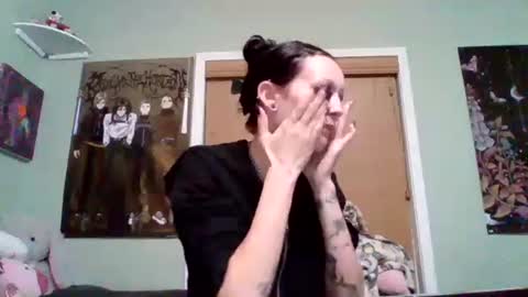 Snapshot of killakat21 chatting on 11-24-25, 04:45 Kat 3 online show from 11-24-25, 04:45