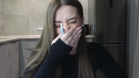 Snapshot of killer__girls chatting on 12-19-24, 12:24 EvaAnna online show from 12-19-24, 12:24