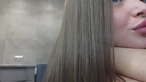 Snapshot of killer__girls chatting on 12-19-24, 10:32 EvaAnna online show from 12-19-24, 10:32