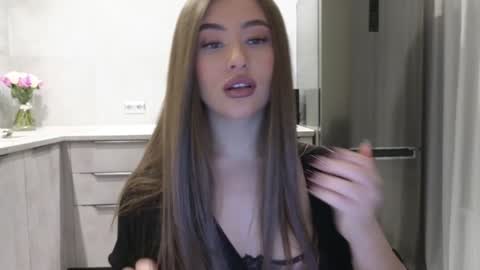 Snapshot of killer__girls chatting on 01-20-25, 09:01 EvaAnna online show from 01-20-25, 09:01