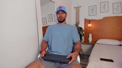 Kilua Muscle guy online show from 10-09-25, 09:57