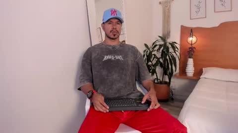 Snapshot of killua_zagarra_ chatting on 11-08-25, 09:46 Kilua Muscle guy online show from 11-08-25, 09:46