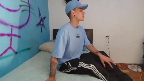 Snapshot of kilyan_ chatting on 01-05-25, 01:04 jahn online show from 01-05-25, 01:04