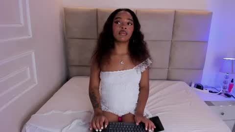 SHURI LUX  online show from 06-20-26, 07:38