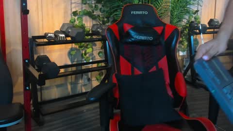 Snapshot of kim_beckett chatting on 12-21-24, 04:03 Kim online show from 12-21-24, 04:03