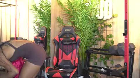 Snapshot of kim_beckett chatting on 10-16-25, 01:12 Kim online show from 10-16-25, 01:12