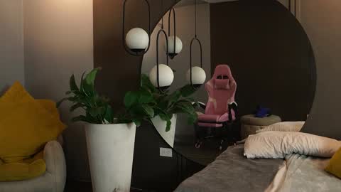 Snapshot of kim_beckett chatting on 10-20-25, 12:49 Kim online show from 10-20-25, 12:49