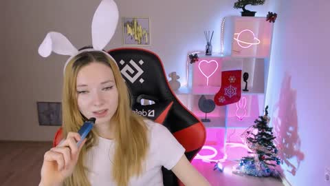 Snapshot of kim_boyd chatting on 12-18-24, 09:04 kim_boyd online show from 12-18-24, 09:04