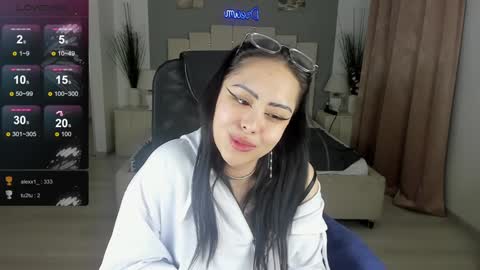 Kim online show from 01-11-25, 04:06