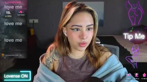 Kim online show from 11-19-25, 05:07