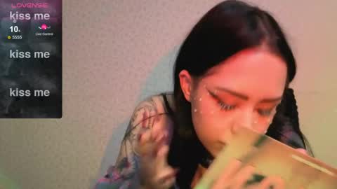Snapshot of kim_brownie chatting on 05-22-26, 02:19 Kim online show from 05-22-26, 02:19