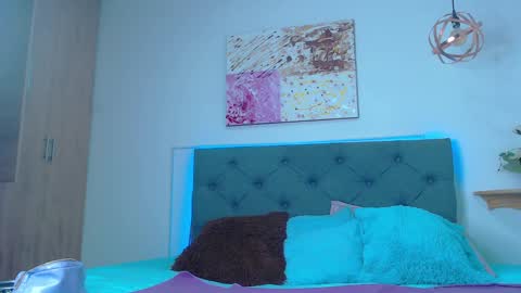 Kim online show from 01-15-25, 05:47