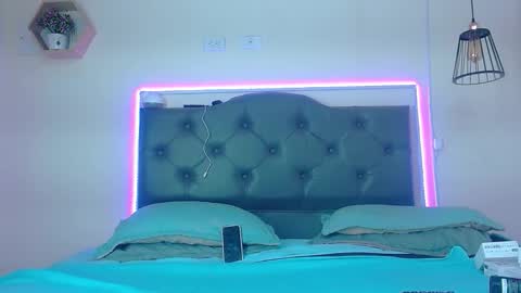 Kim online show from 11-06-25, 03:57