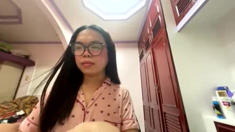 KYLIE online show from 04-18-26, 05:33