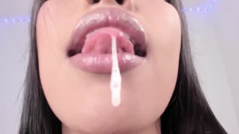 Snapshot of kim_mouth17 chatting on 11-24-25, 02:33 kim_mouth17 online show from 11-24-25, 02:33